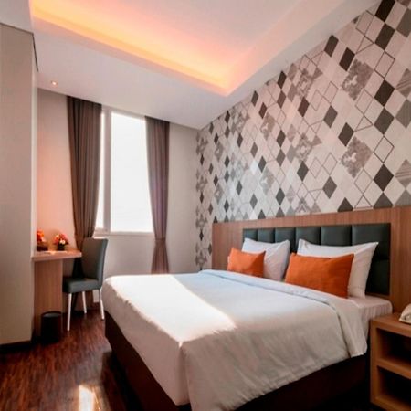 Hotel 88 Itc Fatmawati Jakarta By Wh Exterior photo