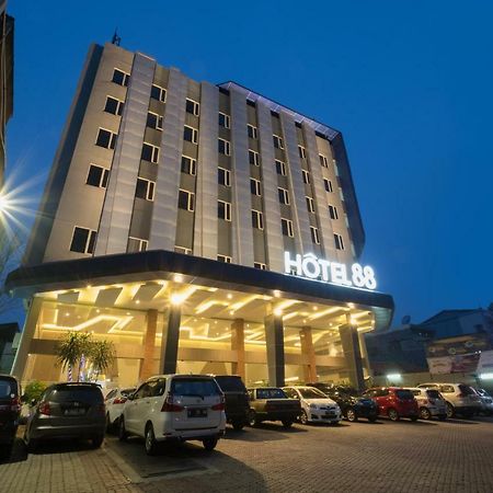 Hotel 88 Itc Fatmawati Jakarta By Wh Exterior photo