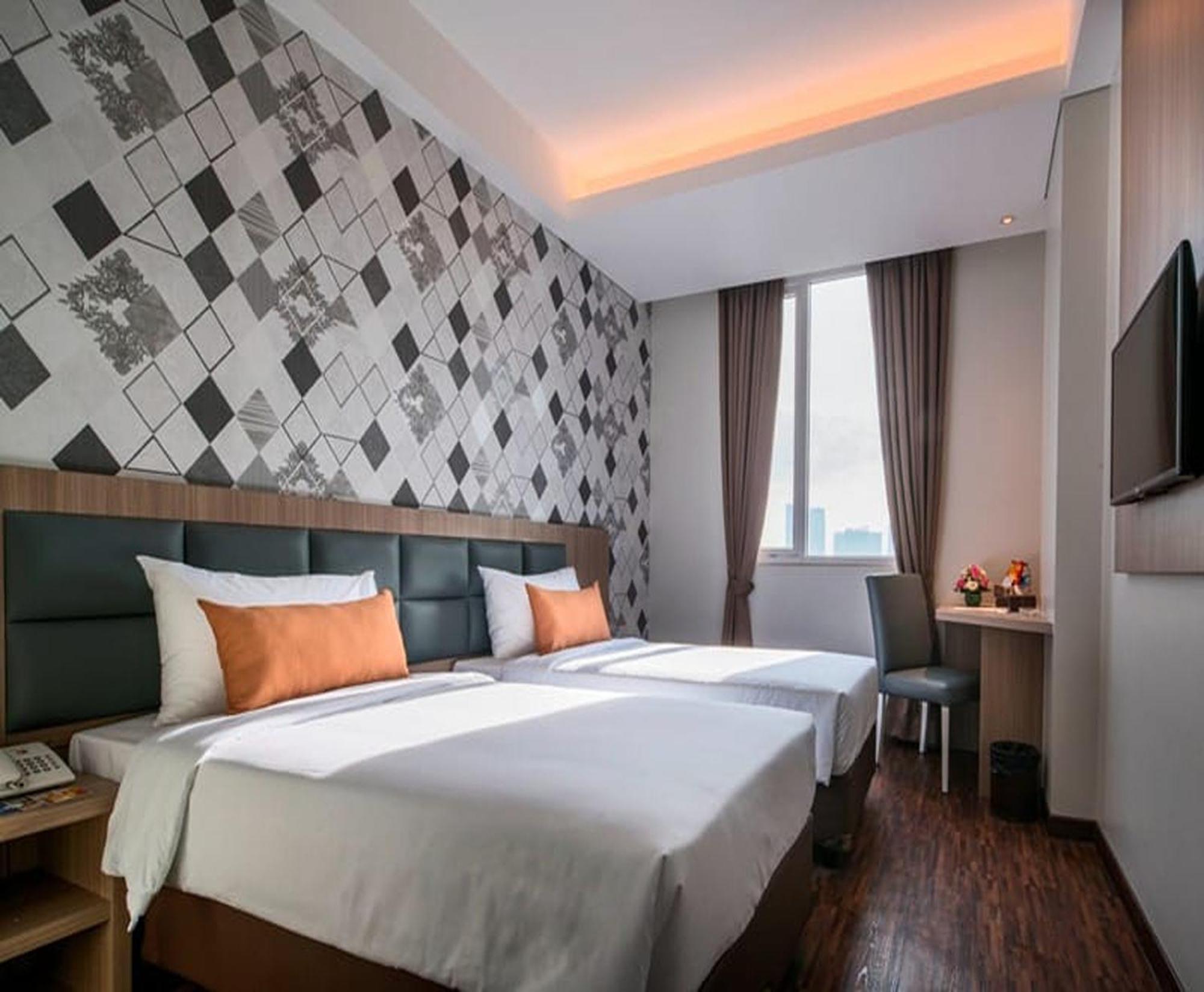 Hotel 88 Itc Fatmawati Jakarta By Wh Exterior photo