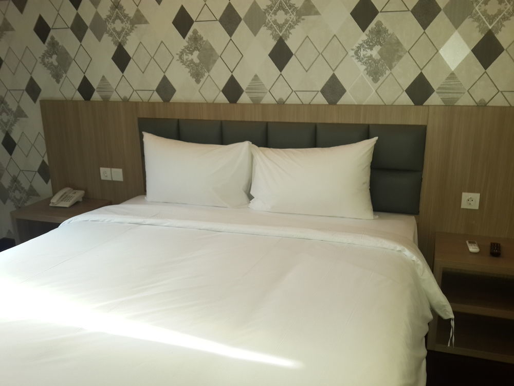 Hotel 88 Itc Fatmawati Jakarta By Wh Exterior photo