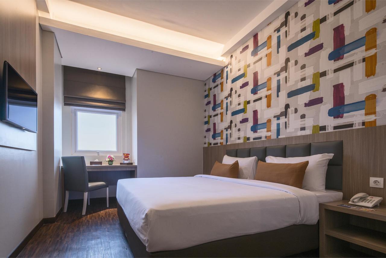Hotel 88 Itc Fatmawati Jakarta By Wh Exterior photo
