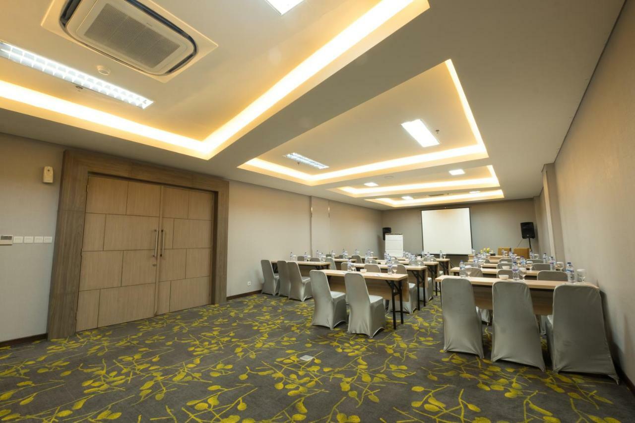 Hotel 88 Itc Fatmawati Jakarta By Wh Exterior photo