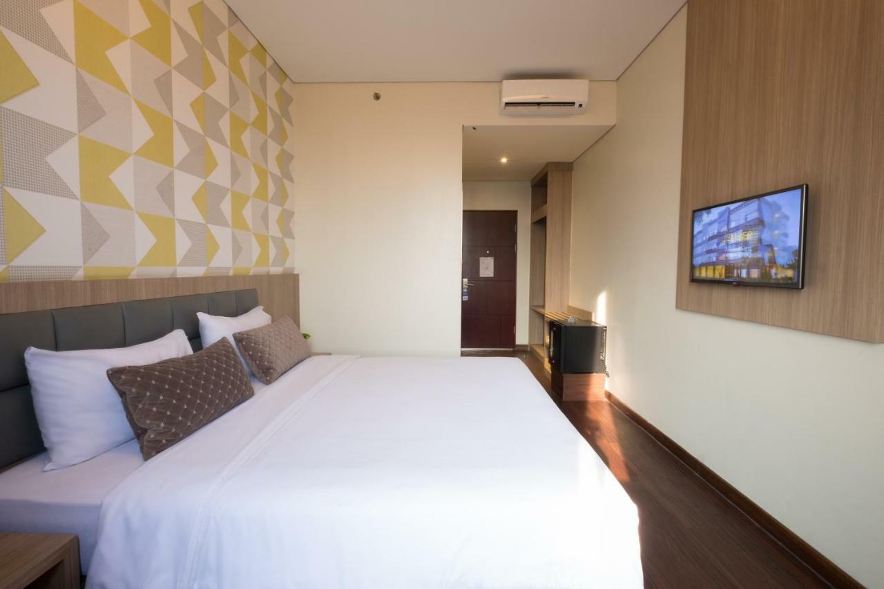 Hotel 88 Itc Fatmawati Jakarta By Wh Exterior photo