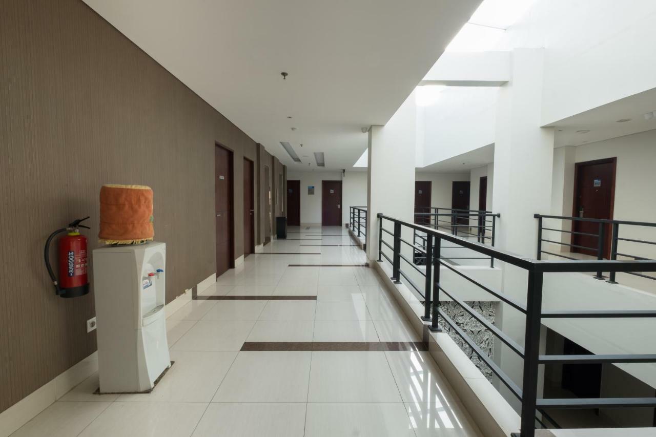 Hotel 88 Itc Fatmawati Jakarta By Wh Exterior photo